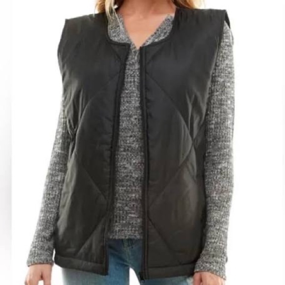 Socialite puffer vest. NWT! Size S/M